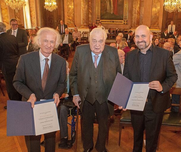 Sein wohl letzter offizieller Besuch in Ludwigsburg anlässlich der Verleihung des Ludwig-Uhland-Preises 2019. Der von Carl Herzog von Württemberg gestiftete Ludwig-Uhland-Preis wird dem Historiker Professor Dr. Dieter Langewiesche (links) sowie Comed