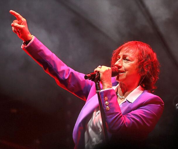 Stimme und Körpersprache von Gianna Nannini sind unverkennbar. Beim Konzert in der MHP-Arena begeistert sie ihre Fans. Foto: Ramona Theiss