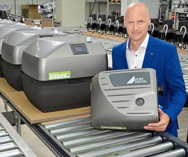 Martin Dürrstein spielt dank innovativer Produkte wie dem Tyscor-Saugsystem weit vorne mit. Foto: Dürr Dental SE