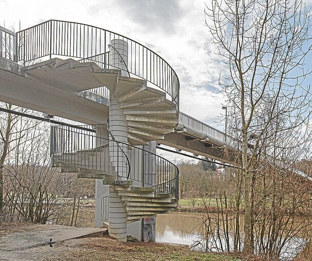 In diesem Bereich der Brücke hat sich der Exhibitionist auf Neckarweihinger Seite des Neckars gezeigt. Archivfoto: Oliver Bürkle
