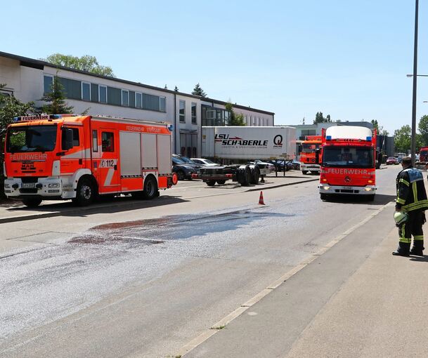 Mehrere Feuerwehren sind vor Ort. Foto: KS-Images.de/Andreas Rometsch