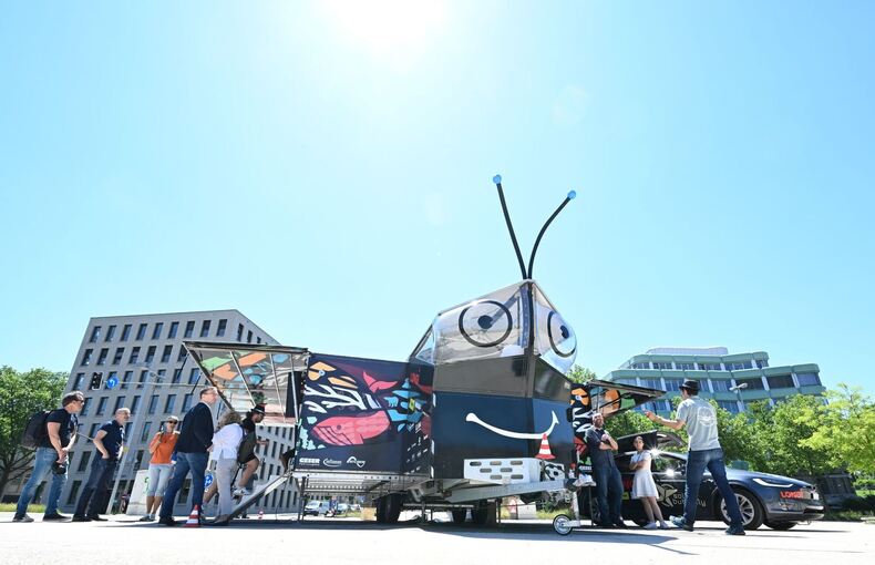 Zwischenstopp des solarbetriebenen mobilen Hauses "Butterfly"