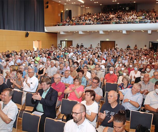700 Vaihinger wollten die OB-Kandidaten live erleben. Foto: Albert Arning