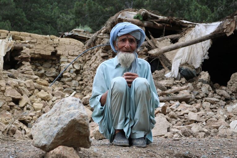 Trauernder Mann in Afghanistan