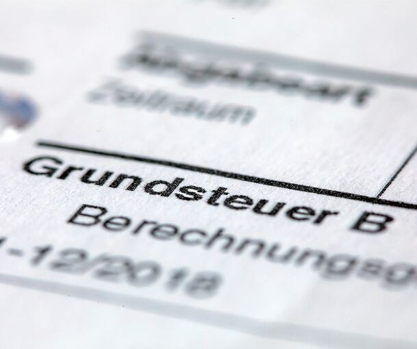 Mit der neuen Grundsteuer kommt auf Hauseigentümer eine zweite Steuererklärung zu. Foto: Jens Büttner/dpa