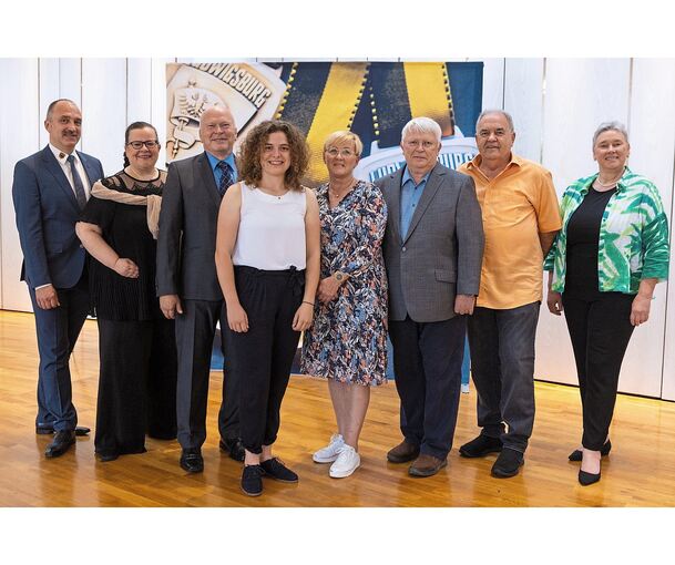 Sonderehrungen: Matthias Müller, Renate Schmetz, Paul Jacek, Helen Unkel, Susanne Wundram, Hans-Ulrich Hahn, Kurt Kriegisch, Petra Kutzschmar (von links).