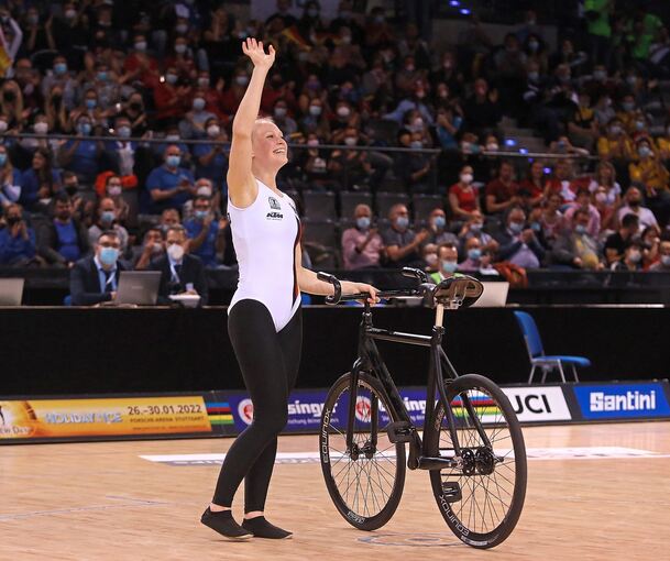 Die Kunstradfahrerin Lara Füller, hier bei den Weltmeisterschaften in Stuttgart. Foto: Eibner/Baumann