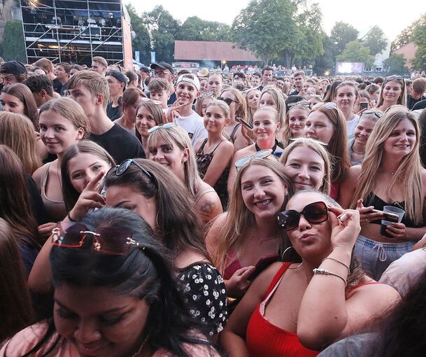Die Stimmung im Publikum ist bestens. Foto: Alfred Drossel