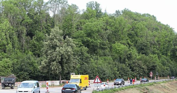 Die Vorarbeiten sind schon zu sehen: Auf Höhe des Abzweigs von der Landesstraße 1100 nach Benningen wird eine weitere Fahrspur für die Verbindung Marbach-Murr gebaut. Sie soll für einen besseren Verkehrsfluss auf dieser stauträchtigen Strecke sorgen.