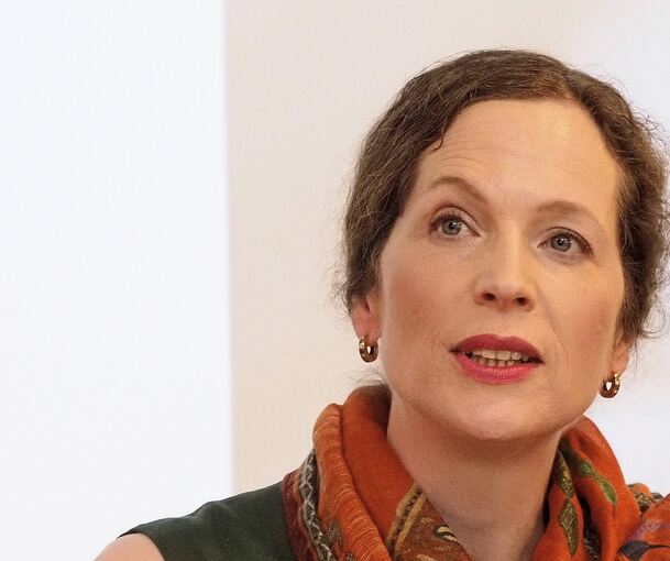 Auch DLA-Direktorin Sandra Richter blickt gespannt auf die Pläne zum Neubau auf der Schillerhöhe. Neuigkeiten wird es dazu jedoch erst im März geben.