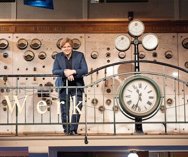 Michael Steinbrecher sendet mit dem SWR-Nachtcafé seit 2015 aus dem E-Werk in Baden-Baden. Foto: SWR/Tom Oettle