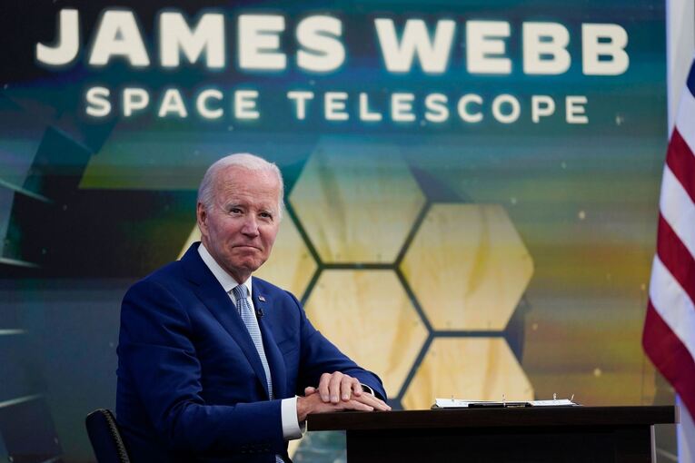 Nasa und US-Präsident zeigen erstes Bild des «Webb»-Teleskops Nasa und US-Präsident zeigen erstes Bild des «Webb»-Teleskops