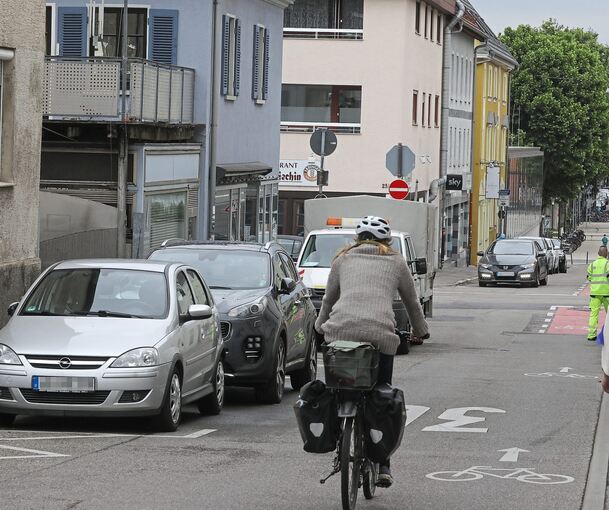 Im südlichen Teil der Seestraße fielen die Parkplätze weg, weil eine Fahrradstraße eingerichtet wurde. Archivfoto: Ramona Theiss