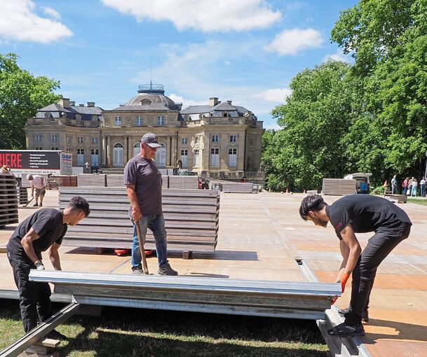 Die Domäne wird aktuell für das große Open-Air der Schlossfestspiele vorbereitet. Foto: Holm Wolschendorf