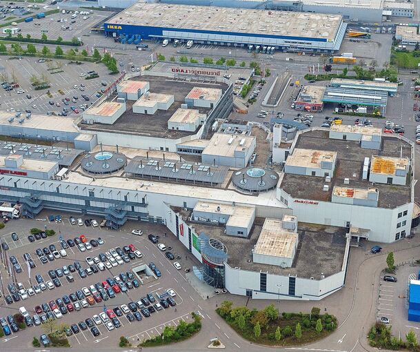 Breuningerland in Ludwigsburg von oben: Vergangenes Jahr feiert das Einkaufszentrum seinen 50. Geburtstag – aktuell wird wieder vor Gericht gestritten. Archivfoto: Alfred Drossel