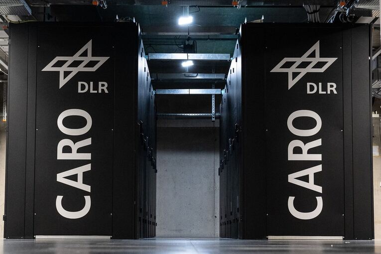 Inbetriebnahme des Supercomputers CARO
