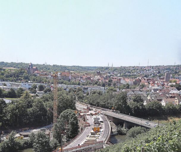 Die Bauarbeiten an der Enzbrücke zwischen Besigheim und Walheim verzögern sich. Archivfoto: Alfred Drossel