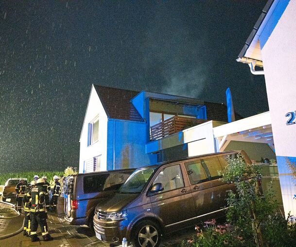 In Neckarweihingen schlug der Blitz ins Dach dieses Hauses ein.