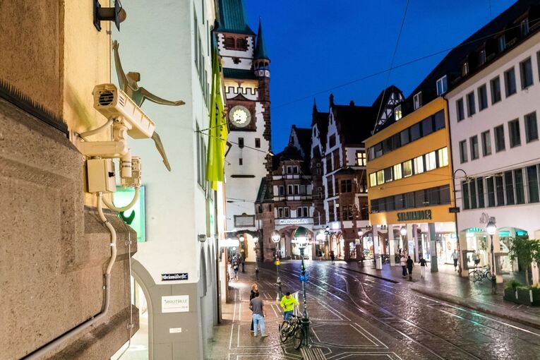 Überwachungskamera ist in der Freiburger Innenstadt