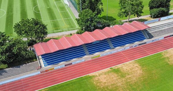 Kleines Stadion, großer Name: Mit der U19 des FC Bayern könnte ein kommender Weltstar in Freiberg auflaufen.