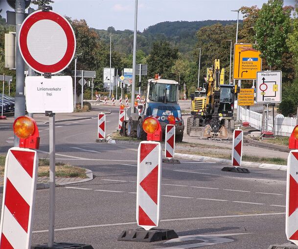 Bereits seit Juli wird die B 27 in Besigheim saniert. Gerade zu Beginn der Arbeiten hatte das größere Verkehrsprobleme zur Folge. Archivfoto: Alfred Drossel/LKZ