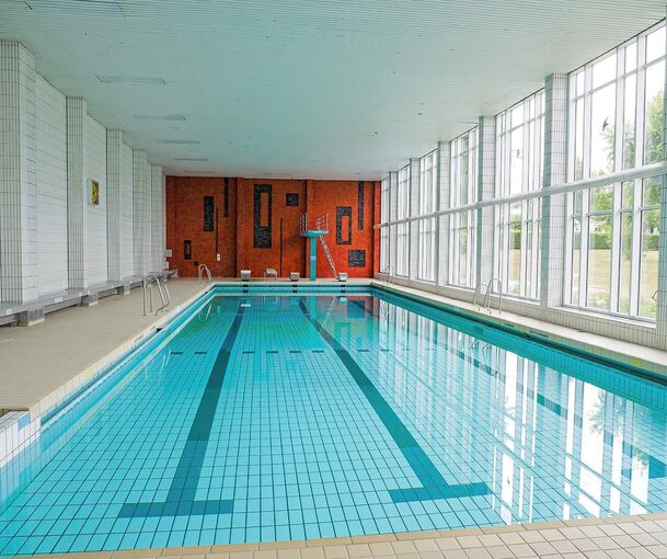 Seit Mitte 2022 zieht in Marbach kein Schwimmer mehr seine Bahnen. Archivfoto: Holm Wolschendorf