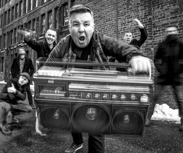 Bühne frei: In den nächsten Tagen sind unter anderem Revolverheld und Dropkick Murphys (Bild) zu Gast. Fotos: Holm Wolschendorf, Tim Kramer/p, privat