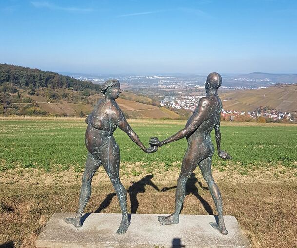Vom Skulpturenpfad in Strümpfelbach bietet sich den Wanderern ein toller Blick aufs Remstal. Foto: Kristina Winter