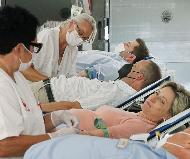 Bei der Blutspende im Erlebnispark: Die Wirtschaftsministerin Dr. Nicole Hoffmeister-Kraut.Fotos: Alfred Drossel