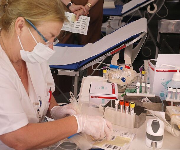 Mehr als hundert Helfer sind nötig, um die Blutspendeaktion abzuwickeln.