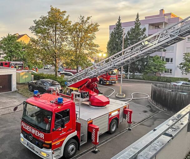 Feuerwehreinsatz in der Beethovenstraße in Steinheim. Foto: KS-Images.de/ C. Mandu