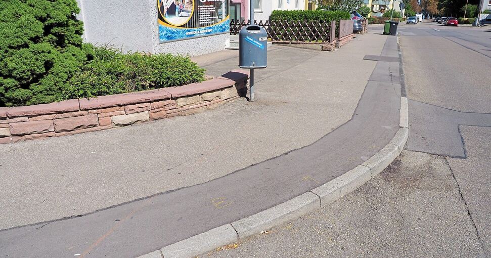 In diesem Bereich der Danziger Straße ist ein 79-jähriger Mann mit einem Messer attackiert und tödlich verletzt worden. Foto: Holm Wolschendorf