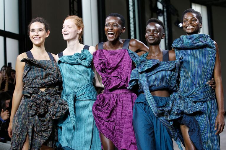 Entwürfe von Issey Miyake