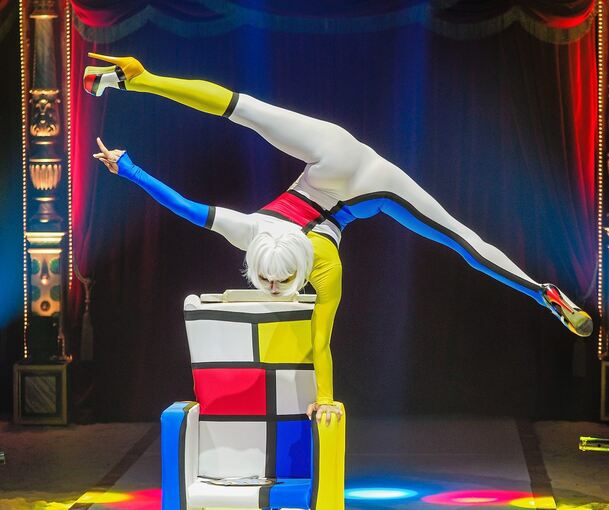 Auch atemberaubende Akrobatik gehört zum Programm. Fotos: Holm Wolschendorf