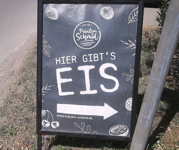 Nicht zu übersehen: Wer den Heinzenbergerweg entlang fährt, kommt zwangsläufig am Eis vorbei.