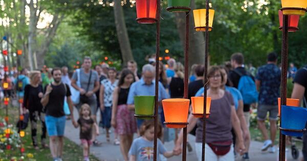 Das Blühende Barock Ludwigsburg ist ein beliebtes Ausflugsziel mit zahlreichen Events, wie dem Lichterzauber. Das Blühende Barock Ludwigsburg ist ein beliebtes Ausflugsziel mit zahlreichen Events, wie dem Lichterzauber.