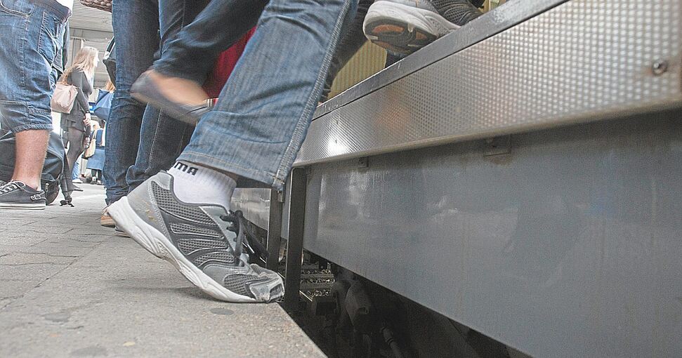 Mancherorts muss man einen großen Schritt machen, um in eine Bahn zu steigen – noch gravierender werde das mit den neuen Doppelstockzügen, so der VCD.