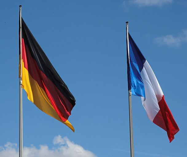 Jahrzehntelang waren Frankreich und Deutschland Feinde. Heute sind die beiden Länder wichtige Partner. Archivfoto: Michael Kappeler/dpa