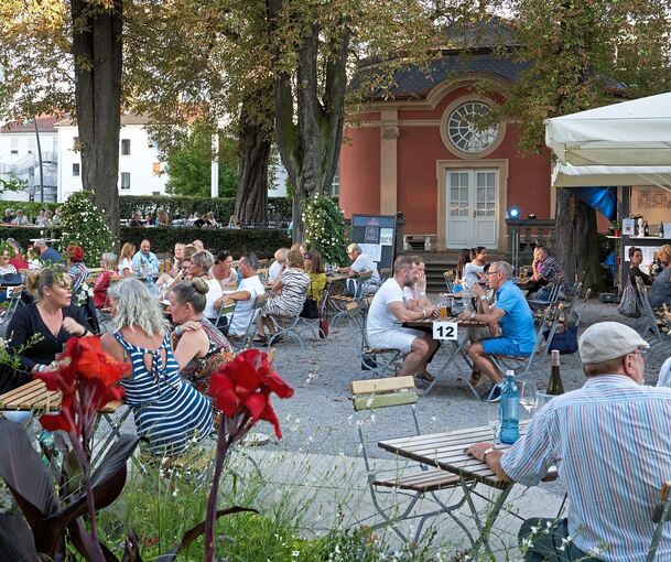 An Sommerabenden ist der Biergarten am Rathaushof gut besucht. Archivfoto: Andreas Becker