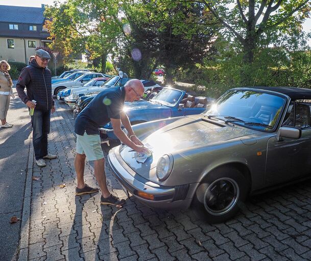 Schnell noch ein bisschen putzen, bevor es an den Start geht.