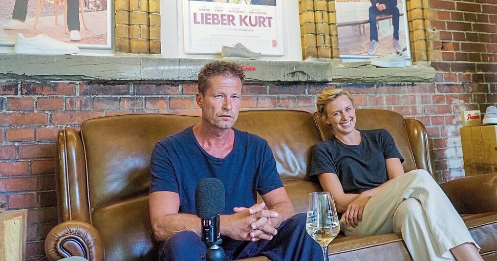 Regisseur und Schauspieler Til Schweiger und Hauptdarstellerin Franziska Machens bei der Präsentation im Scala. Foto: Holm Wolschendorf