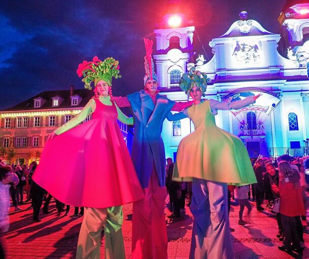 Der Marktplatz verwandelt sich bei der Venezianischen Messe in eine stimmungsvolle italienische Piazza.