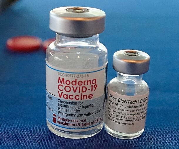 Von den Herstellern Moderna und Biontech/Pfizer gibt es nun Impfstoffe, die an den Subtyp BA.1 der Omikron-Variante des Coronavirus angepasst sind. Archivfoto: Rogelio V. Solis/dpa