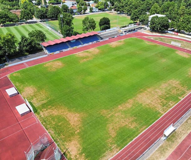 Das Sportzentrum Wasen liegt zwischen Autobahn und Neckar. Dort hat die Stadt dem SGV ein Grundstück angeboten, um auf eigene Kosten einen Trainingsplatz zu bauen.