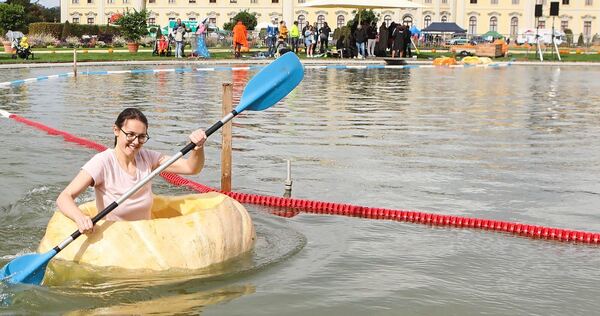 In den Kürbis, fertig, los! In Ludwigsburg findet wieder die Kürbisregatta statt.