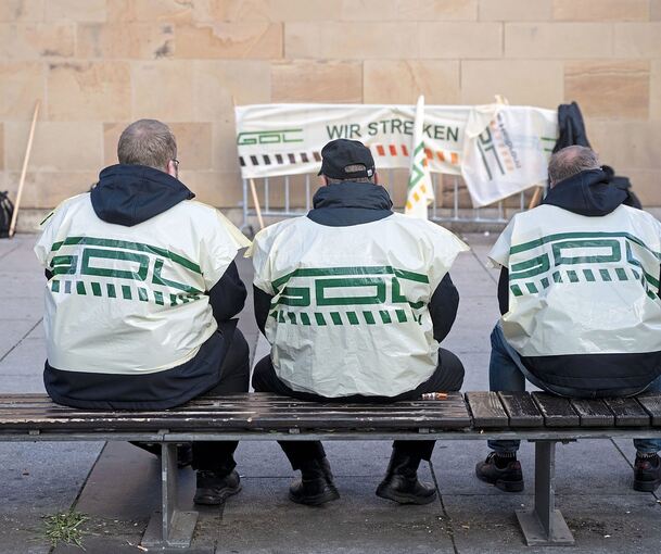 Teilnehmer des Warnstreiks der Lokführer in Heilbronn.Foto: Marijan Murat/dpa