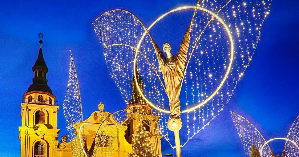 Zur Eröffnung des Barockweihnachtsmarktes in Ludwigsburg werden auch die Engel wieder leuchten. Archivfoto: Holm Wolschendorf
