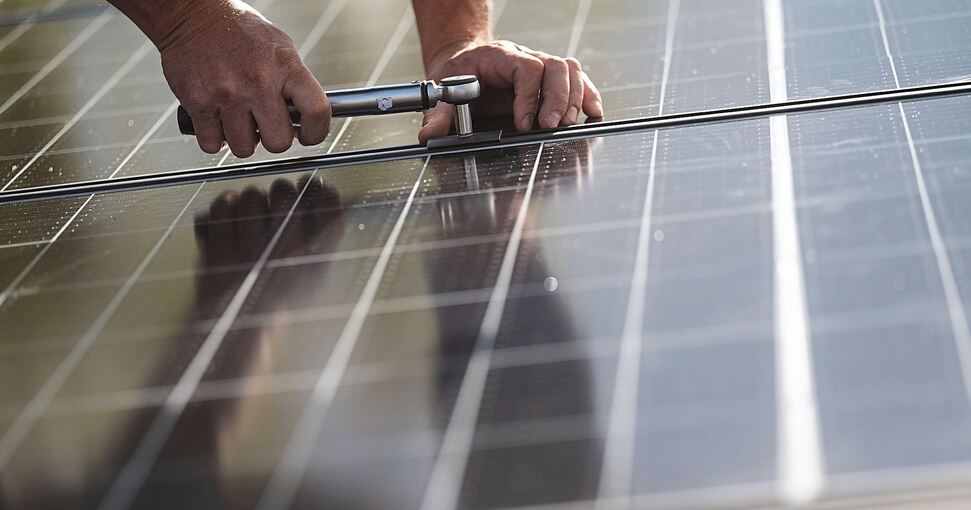 Photovoltaik-Anlagen sind derzeit heiß begehrt. Foto: Marijan Murat/dpa