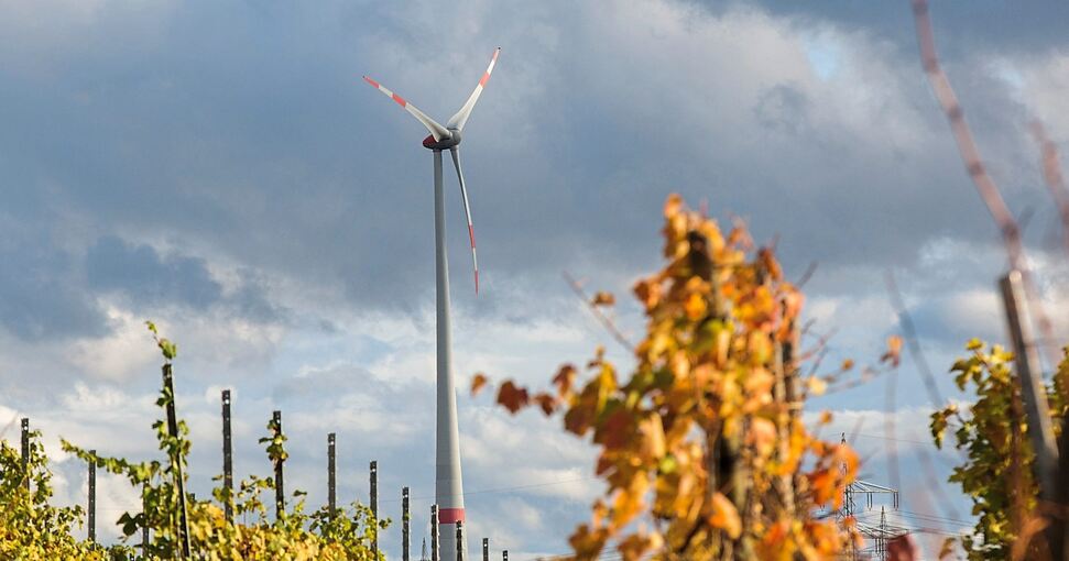 Windrad in Ingersheim: Bisher drehen sich im Kreis Ludwigsburg nur hier die Rotoren. Foto: Holm Wolschendorf
