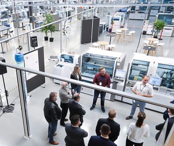 Am Roche-Campus sind die einzelnen Geschäftsbereiche – im Hintergrund Integrations- und Produktionsflächen – eng verzahnt. Fotos: Ramona Theiss